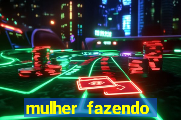 mulher fazendo strip tease