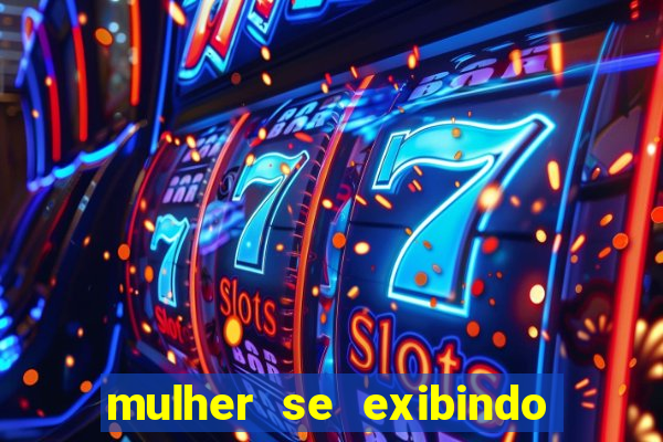 mulher se exibindo ao vivo