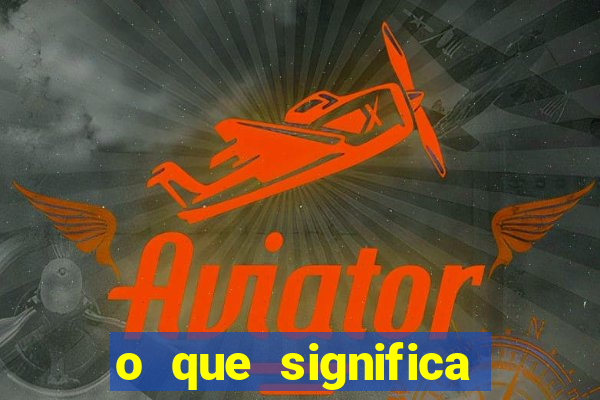 o que significa quando a luz acende sozinha