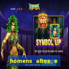 homens altos e sarados pelados