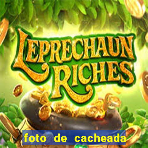 foto de cacheada no espelho